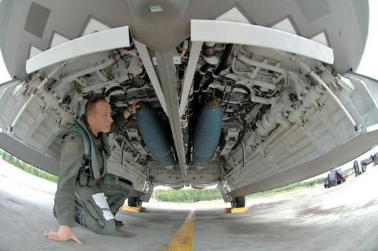 俄方公布苏57数据:弹仓载重优于f22 航发领先歼20|战斗机|发动机