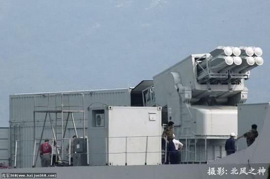 图片：世昌舰上测试的300mm舰载远火