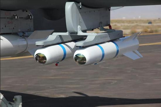 中国彩虹无人机再发力 除了打汽车外还能摧毁敌