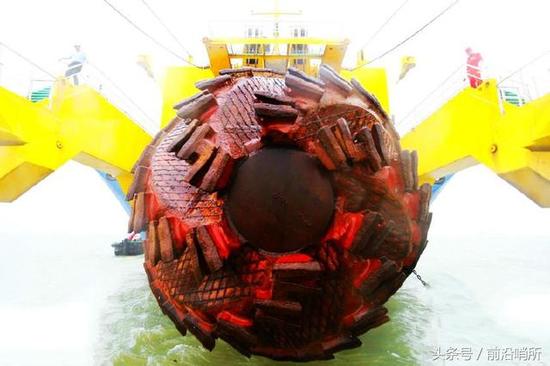 资料图:"天鲸号"挖泥船