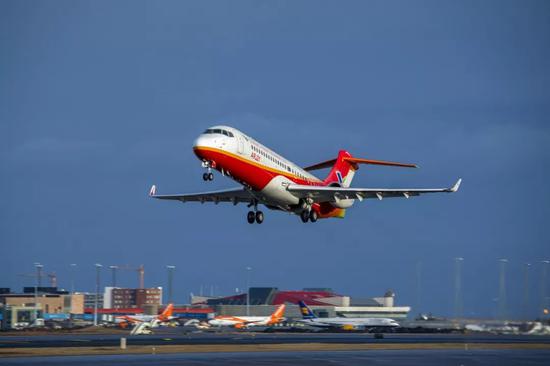ARJ21-700飞机 图源:央视新闻
