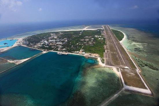 注意,机场跑道是可以拍摄到蔚蓝的南海的这不是我军首次在永兴岛上