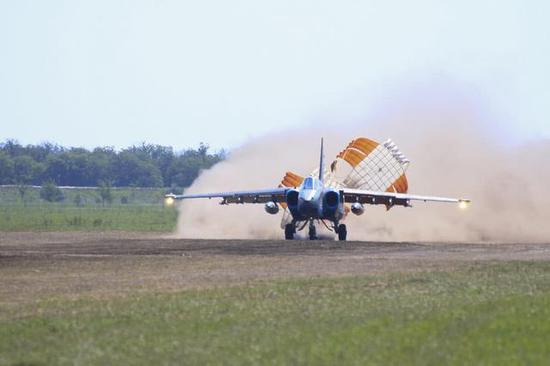 俄军为何还升级这款老战机?可野外起降快速支援战场|俄罗斯|叙利亚|攻