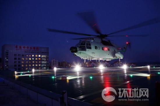 青岛市立医院东院楼顶临时起降点 直升机夜间起降 拍摄者：徐常青