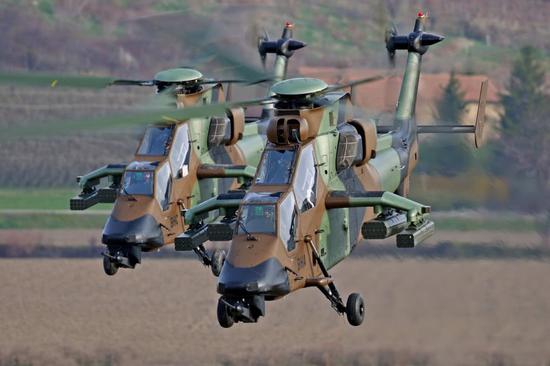 欧洲“虎”式武装直升机编队。