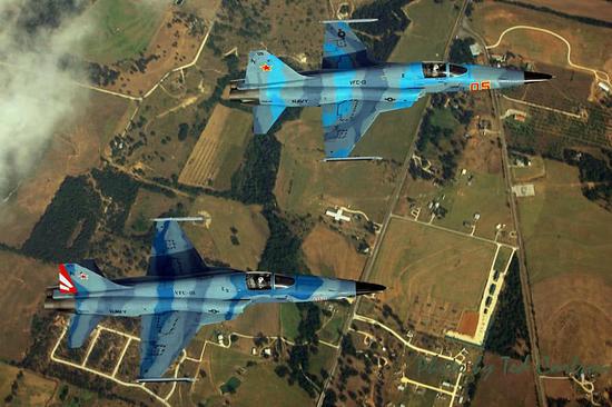 充当俄军假想敌机的美海航F-5N战机。