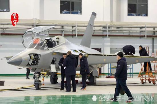 教练10机体敞开曝光内部细节双座版歼15指望它帮忙 手机新浪网