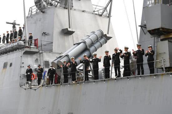 图片：该舰装备的“海星”反舰导弹，发射管外形类似于美国“鱼叉”导弹。