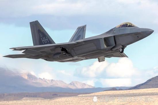 美军演F22和F35联手大胜 但对手还用20年前教