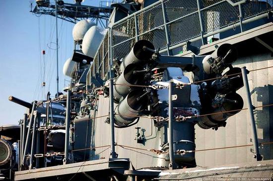 俄罗斯军舰反潜的最后一道防线——反潜火箭发射装置