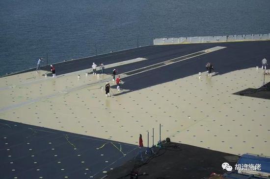 国产航母甲板刷底漆和防滑涂层为何要先涂斜角甲板