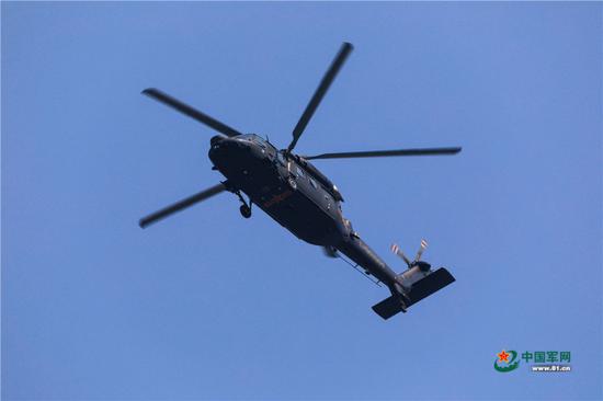 直20首次公开亮相国庆阅兵 网友:看得人热血沸腾