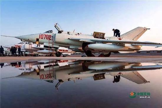中国空军不宜再改装教练9 教练10虽贵但潜力更大