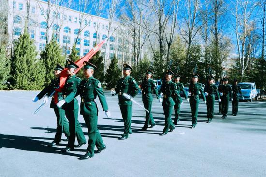 拿了15年菜刀的炊事兵 却突然接到连长递来的指