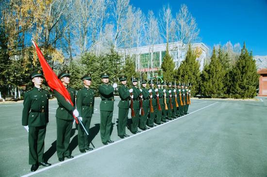 拿了15年菜刀的炊事兵 却突然接到连长递来的指