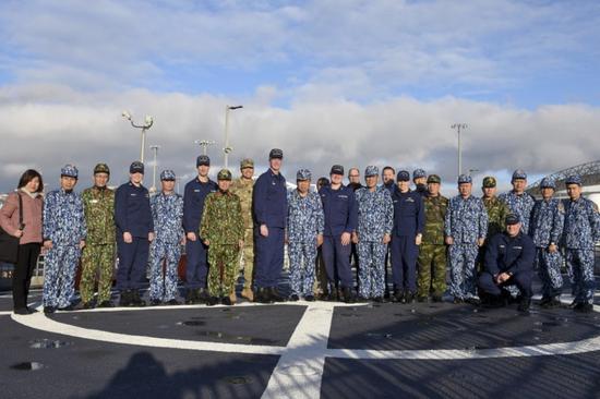 1月25日,越南媒体发布的图片显示,一个越南海岸警卫队代表团已于1月14