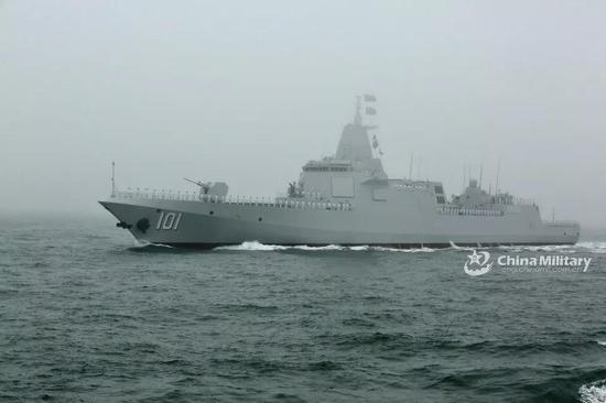 张召忠：山东舰和055都成过气网红 075舰开始下饺