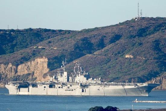 美军埃塞克斯号两栖舰爆发疫情 被迫替换新水兵