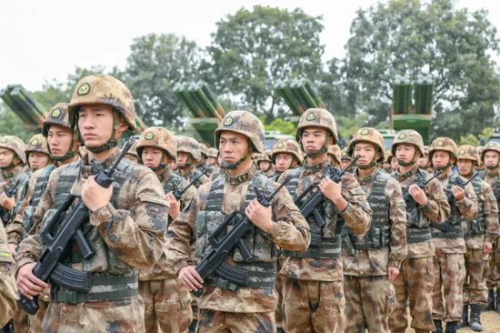 参加国庆阅兵的新箱火再亮相 可打击台军大部分