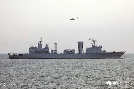 图：伊朗海军拍摄的太湖号综合补给舰
