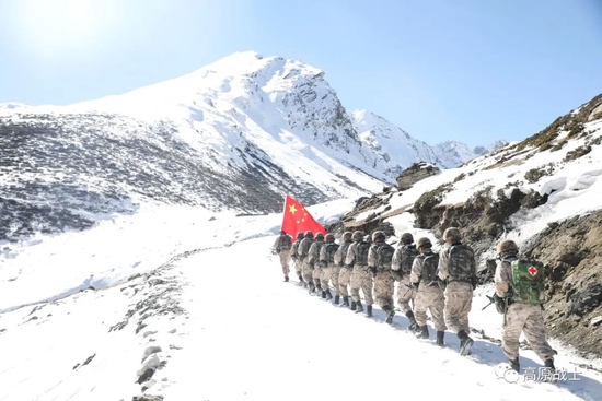 忠诚戍边！西藏边防新兵首次踏雪巡逻