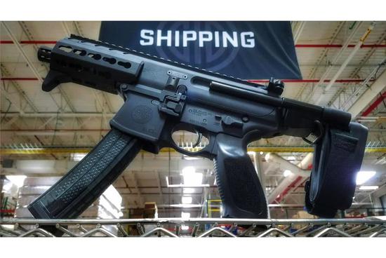 美国陆军一改之前对"紧凑型冲锋枪"( sub compact weapon;scw)摇摆不