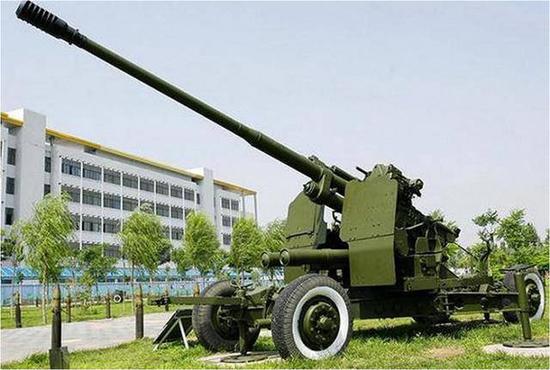 复杂,国民党海军经常利用美制猎潜舰和护航炮舰袭击我国沿海的商船