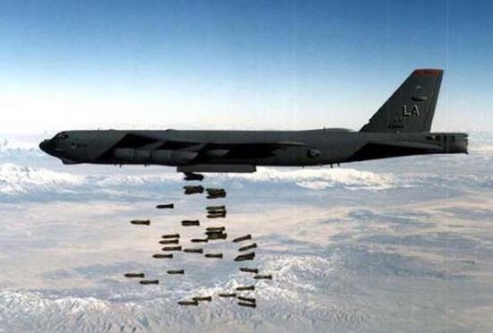 地毯式轰炸的B52