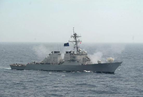 美军舰闯南海岛礁 美军官：中国军舰一直形影不
