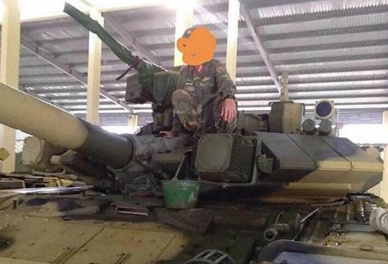 越南T-90S主战坦克公开，可以看到炮塔前面的红外干扰机