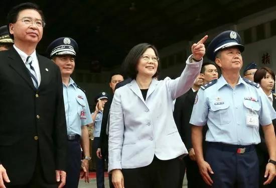 蔡英文军中亲信坠机身亡 台军“参谋总长”有多