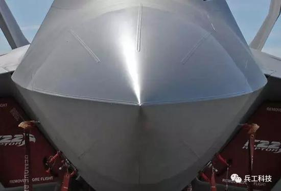 中国战机雷达罩上凸起的条状物是什么 作用无可替代