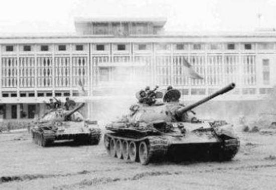 北越坦克冲入西贡