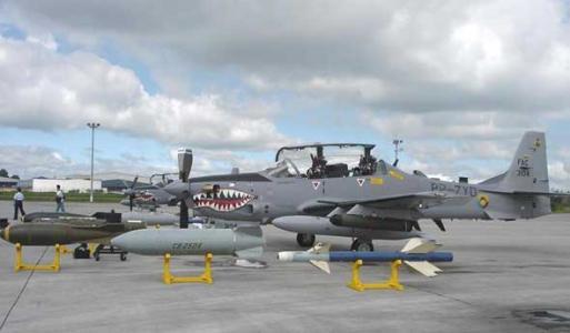 超级巨嘴鸟攻击机