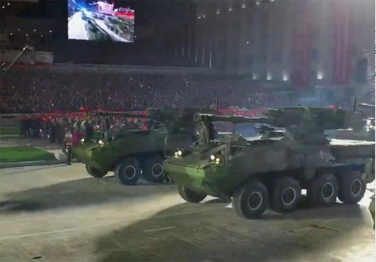朝鲜阅兵展示大批新装备 "大杀器"首次亮相引关注