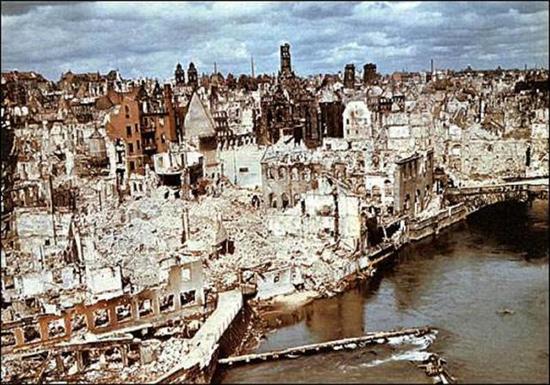 被轰炸摧毁的德国城市