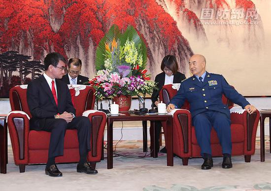 日本防相10年来首次访华 许其亮魏凤和分别与其