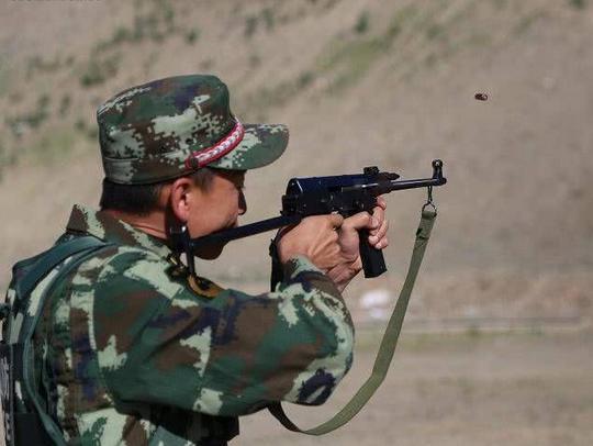 我军这款微冲服役40年依然蓬勃 魔改后又成特警装备|冲锋枪|特警|79式