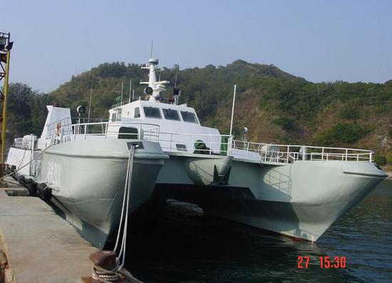 中国海军又下水一艘新式双体船 船体较小保障水下安全