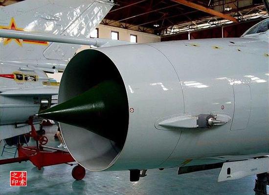 我歼7这一独特设计打造优异高速性能却影响雷达安装