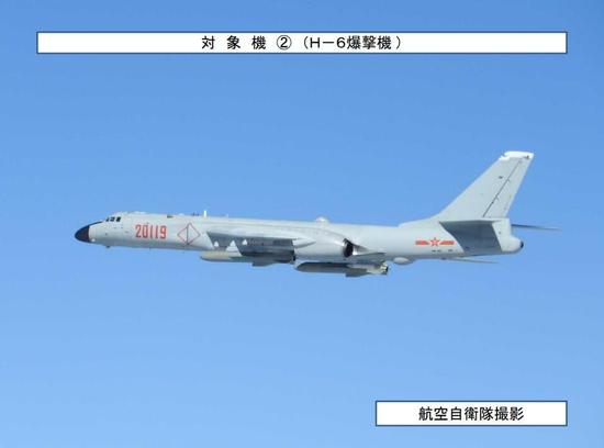解放军轰6K编队绕台飞行照曝光 挂大型空地导弹