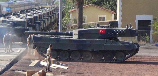 图为土耳其的豹2A4坦克，该车系该国陆军唯一的三代坦克。