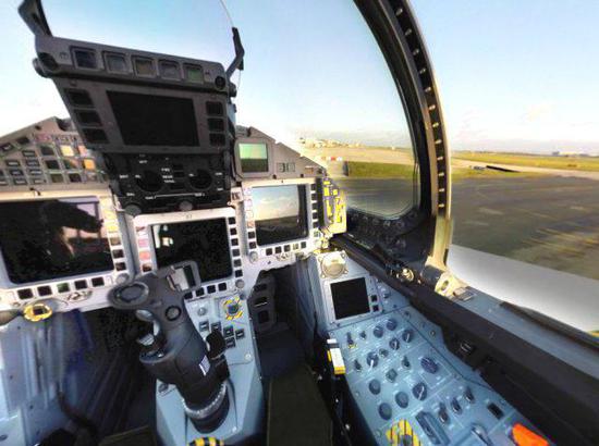 我军新版歼11b座舱显示设备曝光 与f22采用相同布局|战斗机|座舱|中国