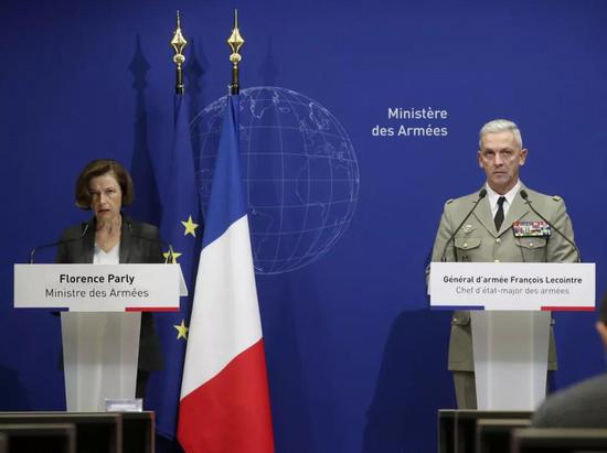 法国国防部长与陆军参谋长针对25日坠机事故的发言