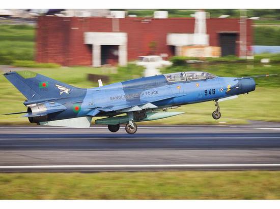 这样的汽车,在军工产品上,就像成飞的j20,美国纽波特纽斯的核动力航母