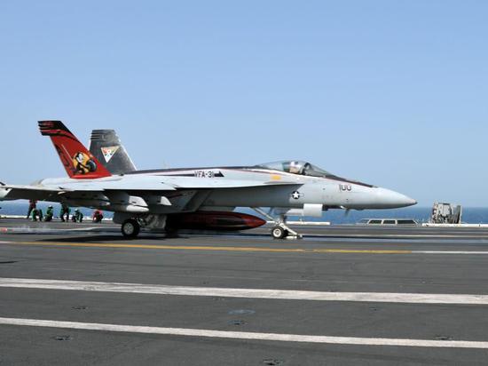 隶属于美海军VFA-31中队的F/A-18E“超级大黄蜂”战机。