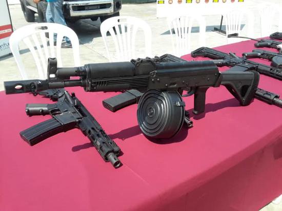 图片：一支AK步枪的变种，拥有大容量弹鼓。