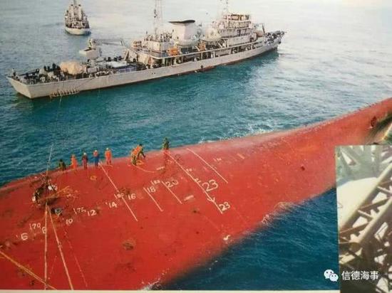 图片:当年的烟台救捞局打捞大舜轮的场景,该轮就是因为横摇沉没的船只