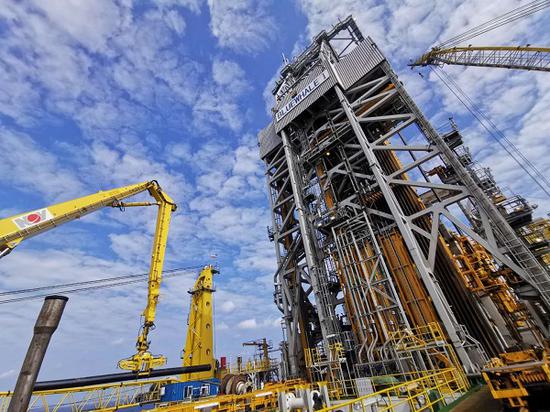 我国首个海上大型深水自营气田陵水17-2开钻(图