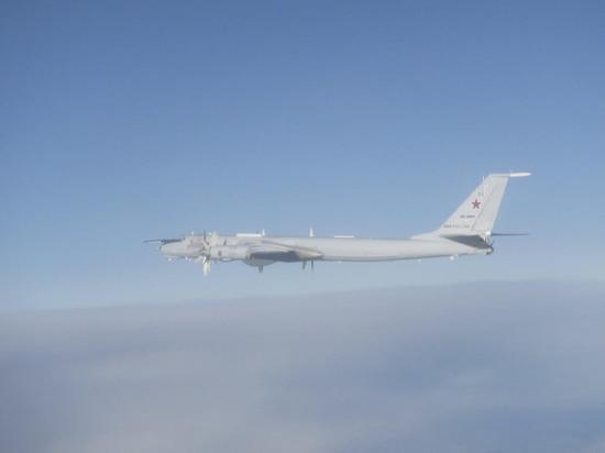 俄军2架图142接近英国领空 英军派台风战机监视